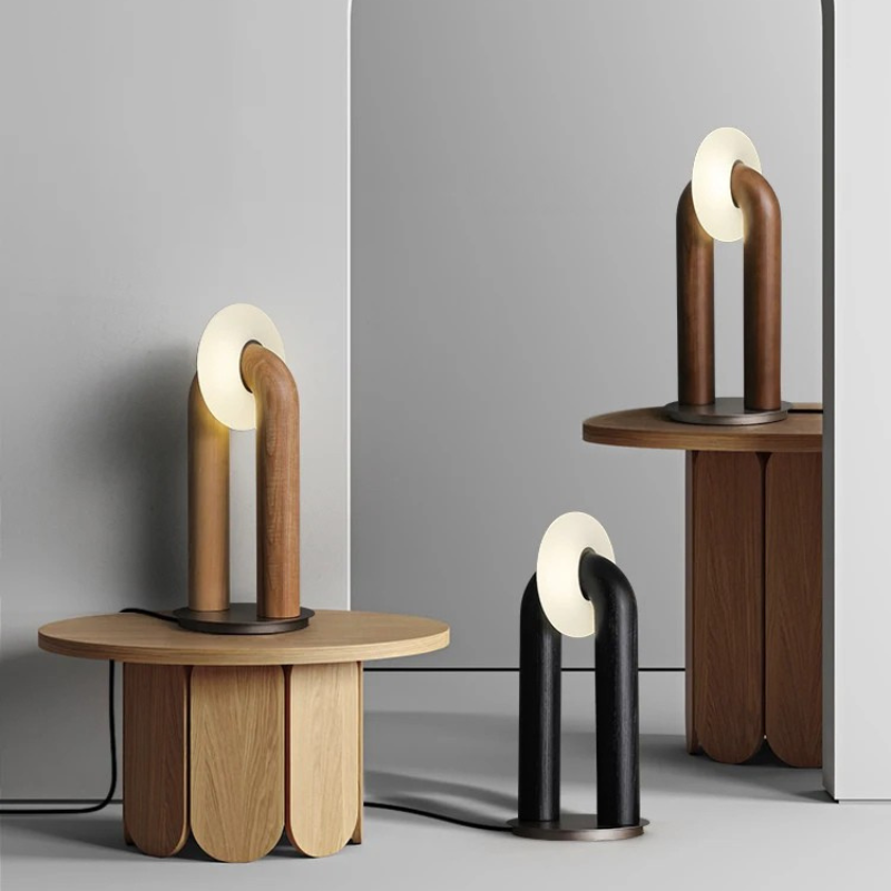 Lampada da Tavolo LED in Legno Massello – L'Arte della Luce che Dona Calore alla Tua Casa