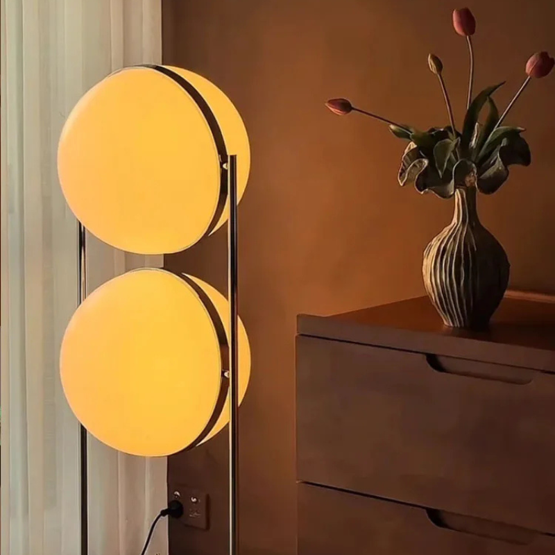 Luna Axis — Lampada da terra scultorea, luce che modella lo spazio