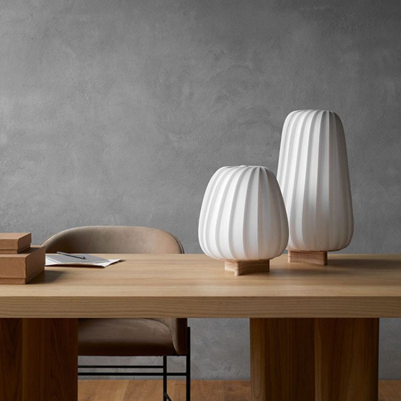 Lampada da Tavolo Minimalista Moderna - Luce ed Eleganza per i Tuoi Spazi