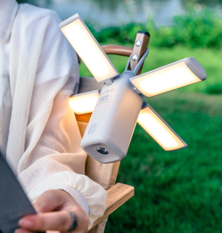 Illuminazione Versatile per Avventure Outdoor