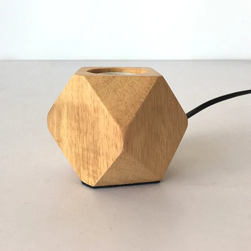 Fascino Retrò con Lampada da Tavolo Poliedro