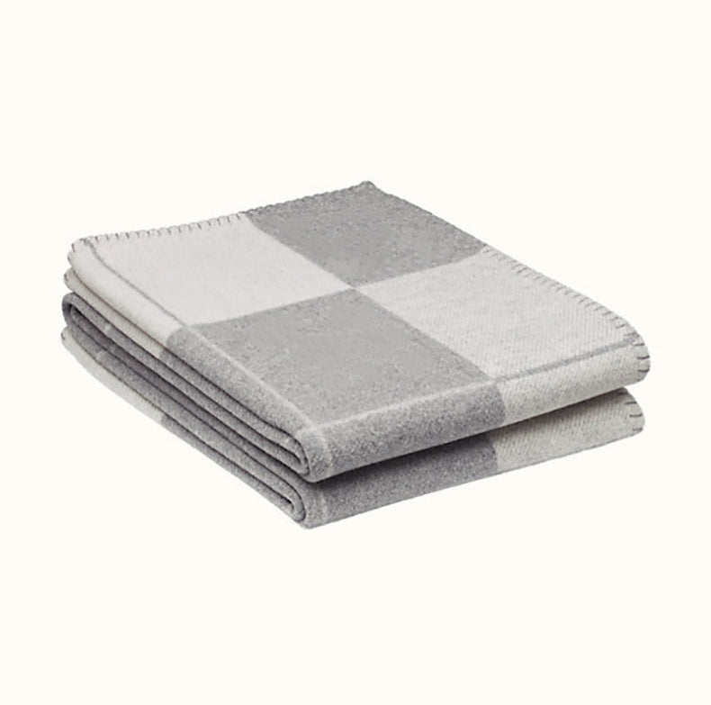 Coperta da Ufficio e Divano: Comfort e Stile per le Tue Pause Relax