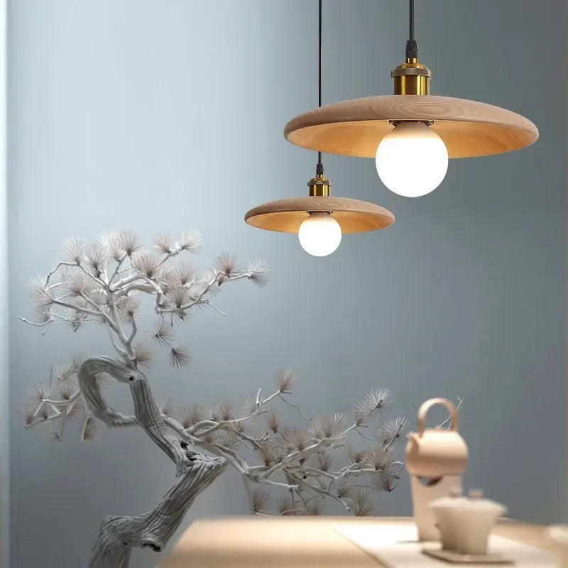 Lampadario Retro in Legno Massello – Lusso e Design senza Tempo