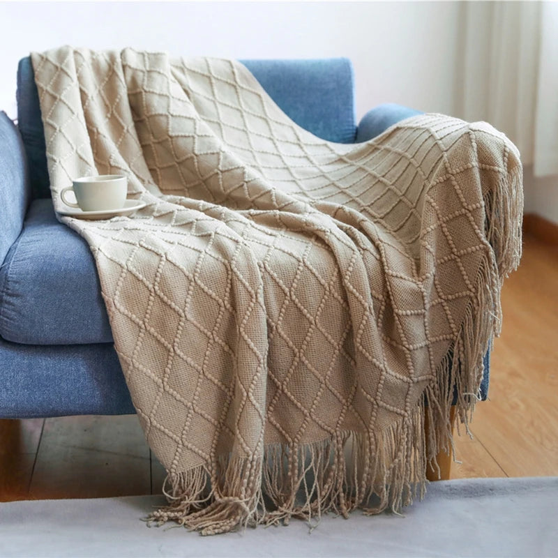 Coperta Lavorata a Maglia: Eleganza Nordica e Comfort per la Tua Casa