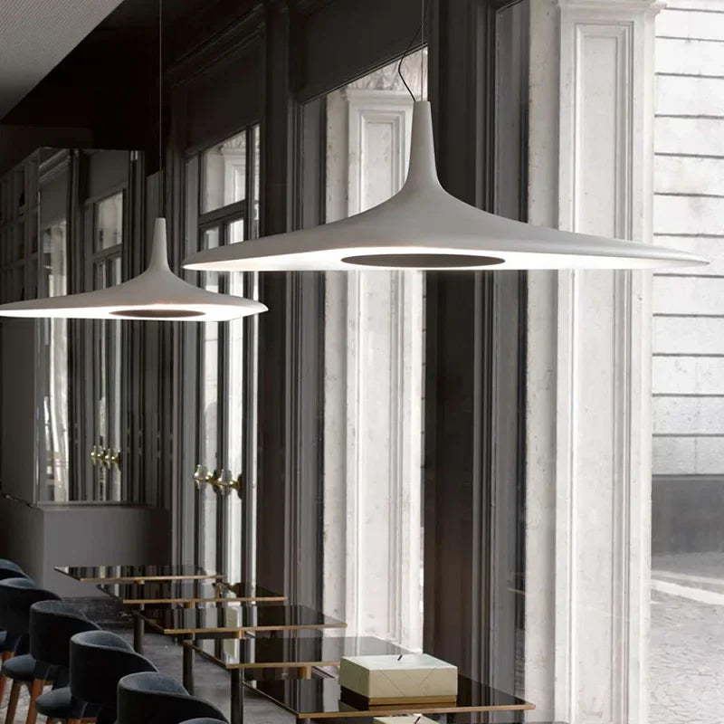 Lampada a Sospensione in Resina Wabi-Sabi – Design Nordico e Luce Variabile
