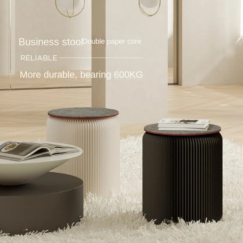 Sgabello Pieghevole MOMO - Eleganza e Funzionalità per Ogni Ambiente