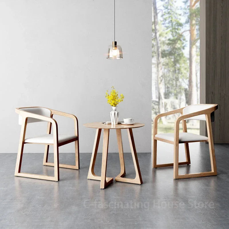 Eleganza Naturale con Poltrona in Legno Massello