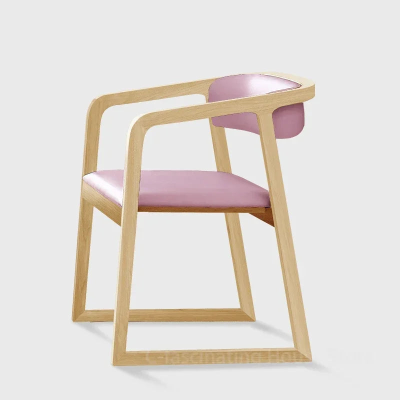 Eleganza Naturale con Poltrona in Legno Massello