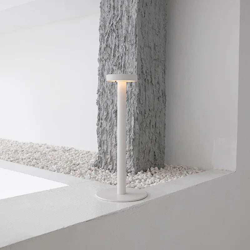 Lampada da Tavolo Wireless Moderna - Eleganza e Risparmio Energetico per Hotel e Casa