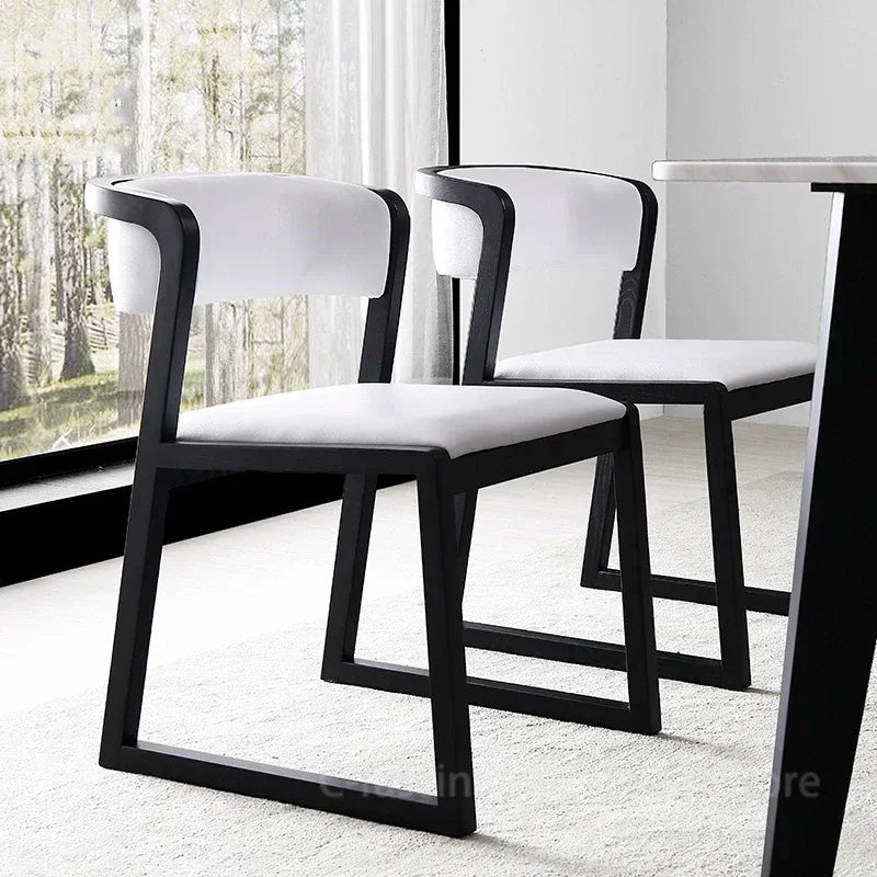 Eleganza Naturale con Poltrona in Legno Massello