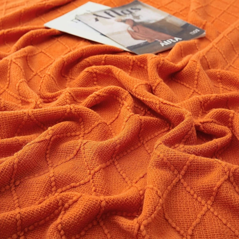 Coperta Lavorata a Maglia: Eleganza Nordica e Comfort per la Tua Casa