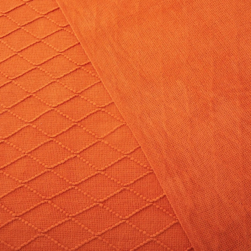 Coperta Lavorata a Maglia: Eleganza Nordica e Comfort per la Tua Casa