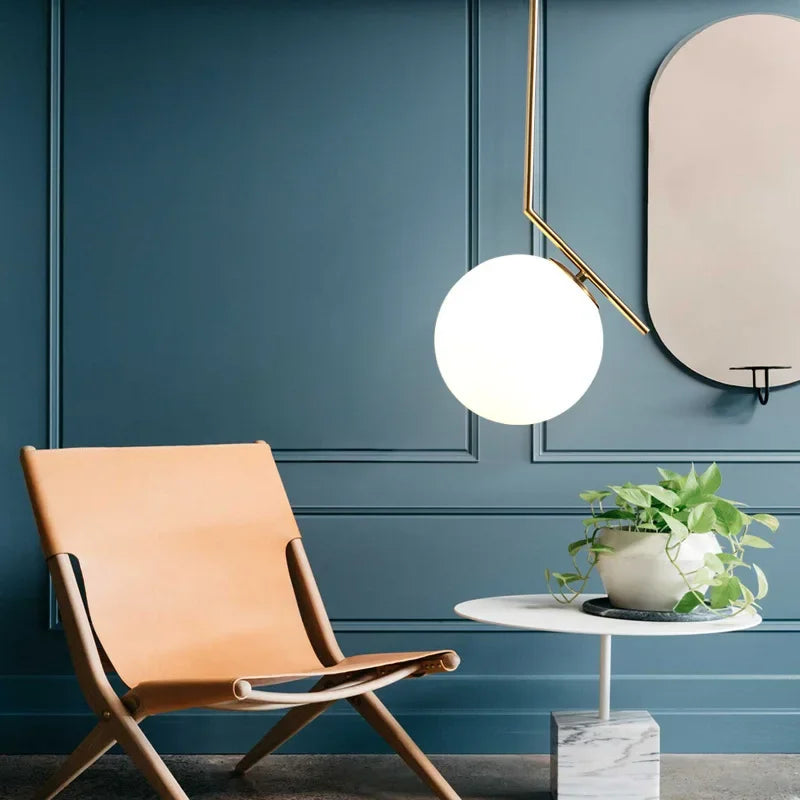 Lampada a Sospensione in Ottone Battuto: Design Moderno e Illuminazione Nordica