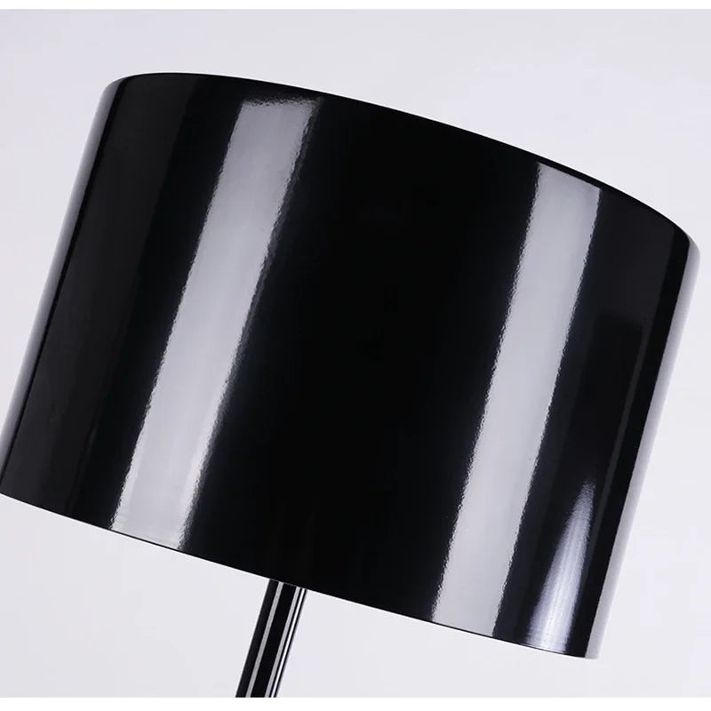 Lampada da Tavolo Moderna Nordica - Design Elegante per Ogni Ambiente