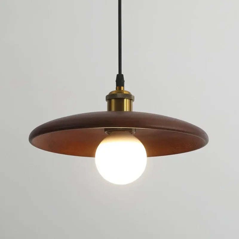 Lampadario Retro in Legno Massello – Lusso e Design senza Tempo