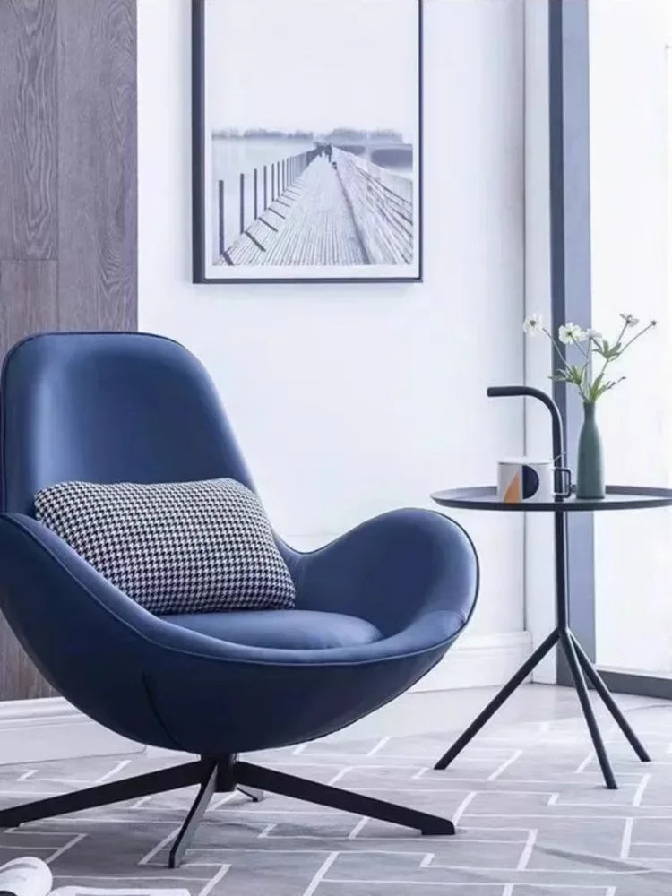 Sedia Girevole Nordica di Lusso - Eleganza e Comfort per Ogni Ambiente