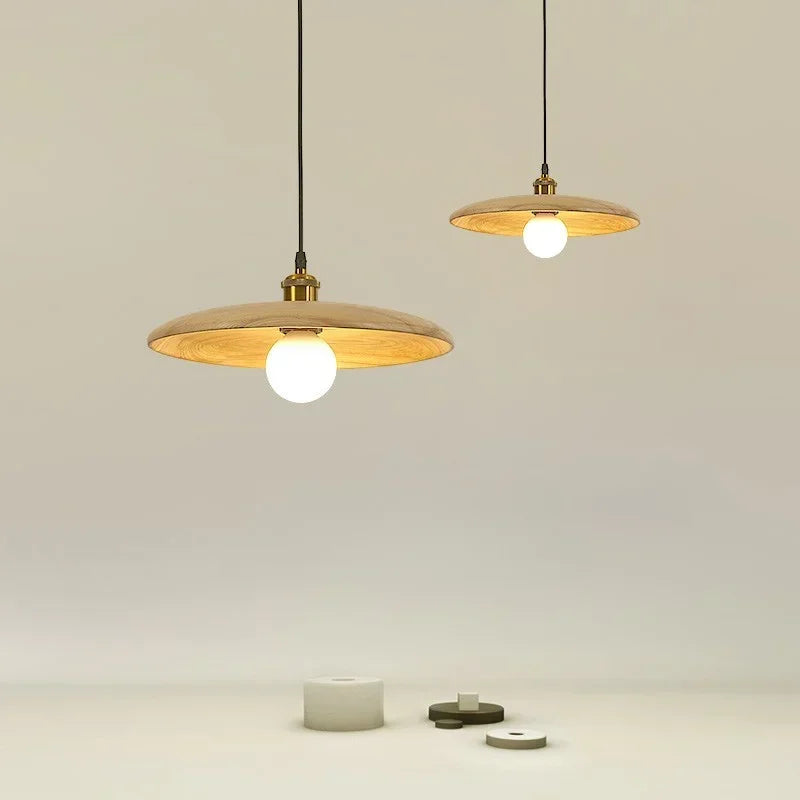 Lampadario Retro in Legno Massello – Lusso e Design senza Tempo