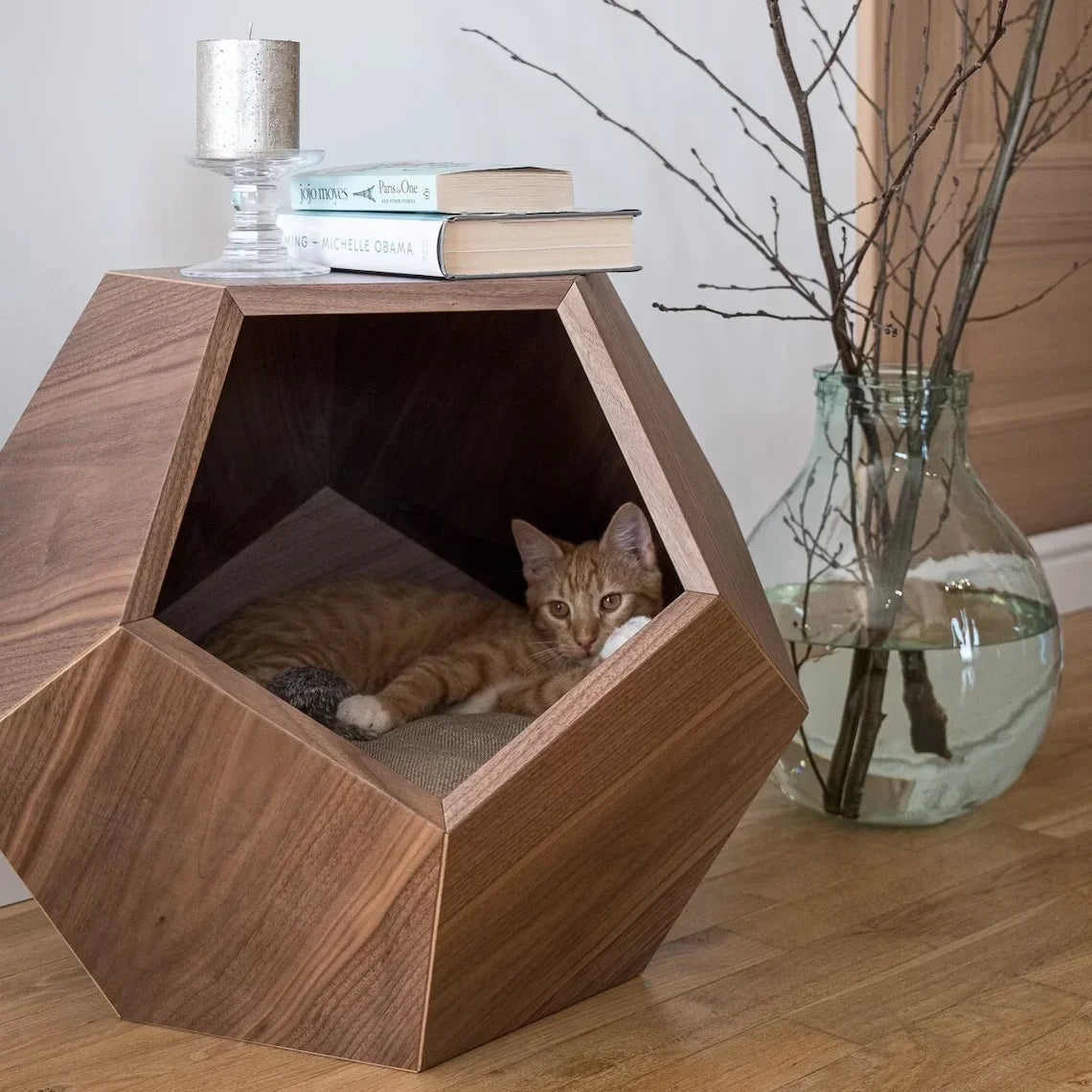 Letto per Gatti con Foro in Legno MDF: Design Geometrico e Funzionale per il Tuo Animale Domestico