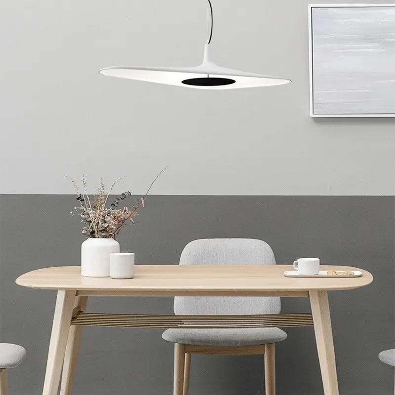 Lampada a Sospensione in Resina Wabi-Sabi – Design Nordico e Luce Variabile