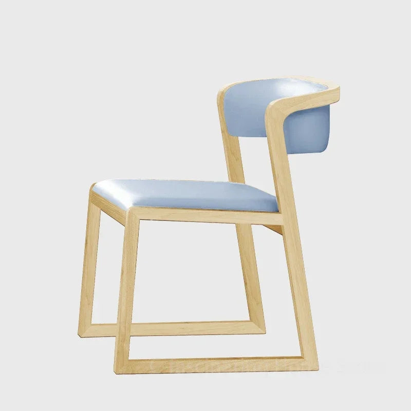 Eleganza Naturale con Poltrona in Legno Massello