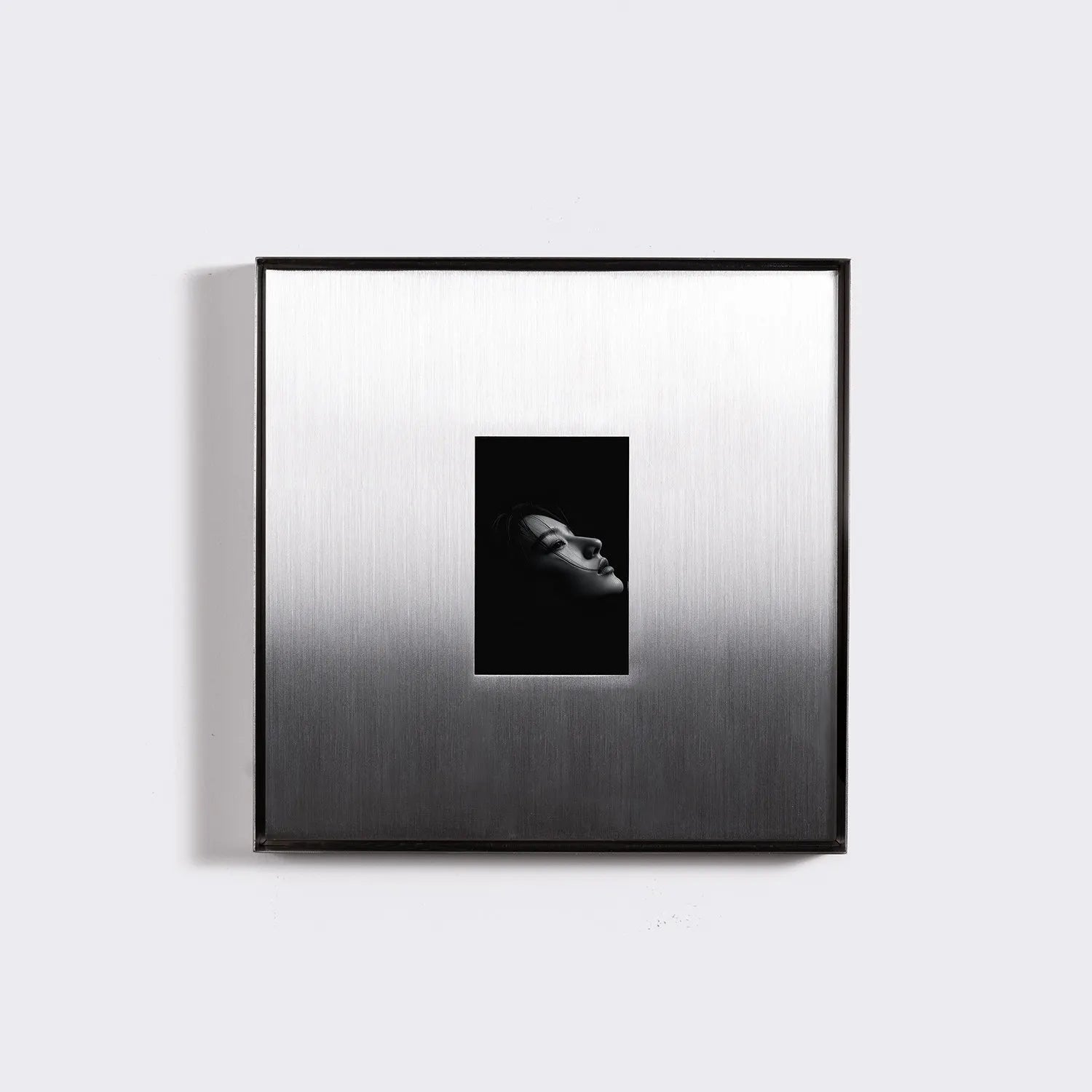 Cornice da Parete in Acciaio Inox Satinato – Trasforma i Tuoi Ricordi in un'Opera di Design
