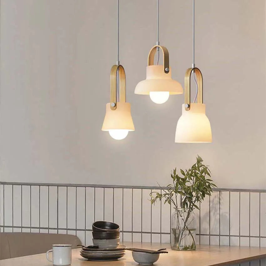 Eleganza Contemporanea con Lampada a Sospensione Creativa