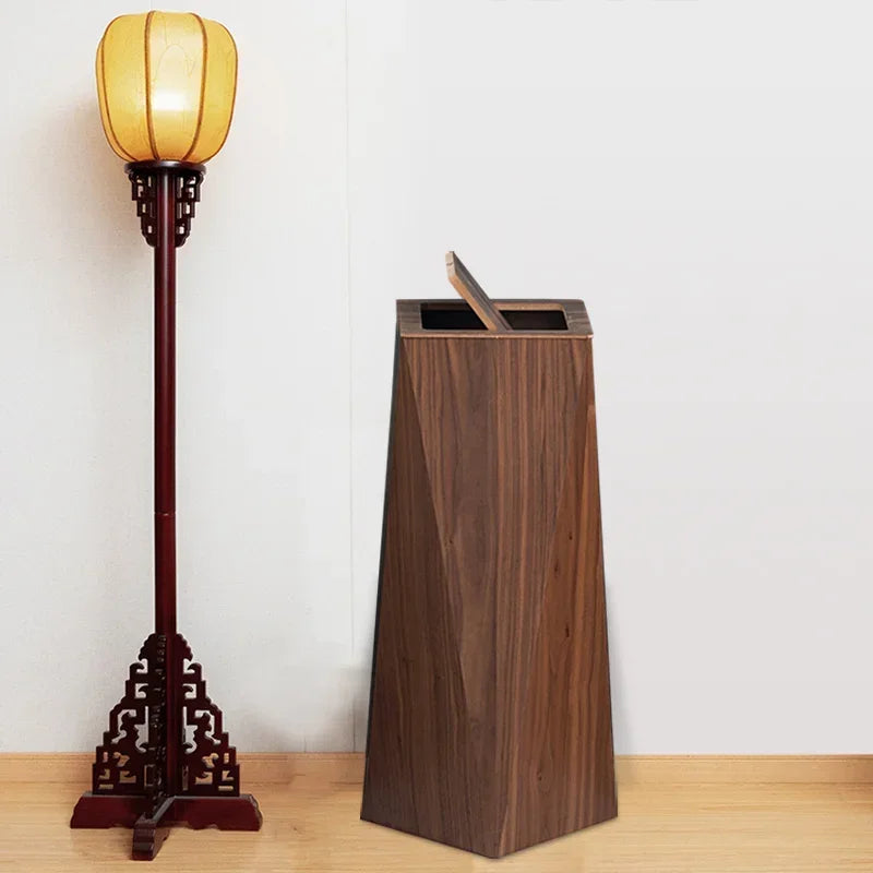 Pattumiera in Legno Nordic Light - Stile e Funzionalità per Ogni Ambiente
