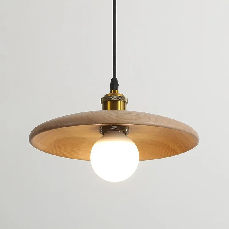 Lampadario Retro in Legno Massello – Lusso e Design senza Tempo