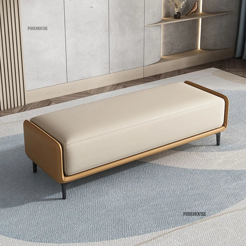 Sgabello in Pelle Nordica: Design Minimalista e Funzionale per la Tua Casa
