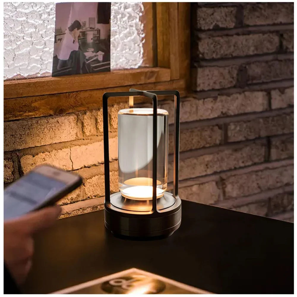 Lampada da Tavolo LED Senza Fili: Design Industriale e Versatilità