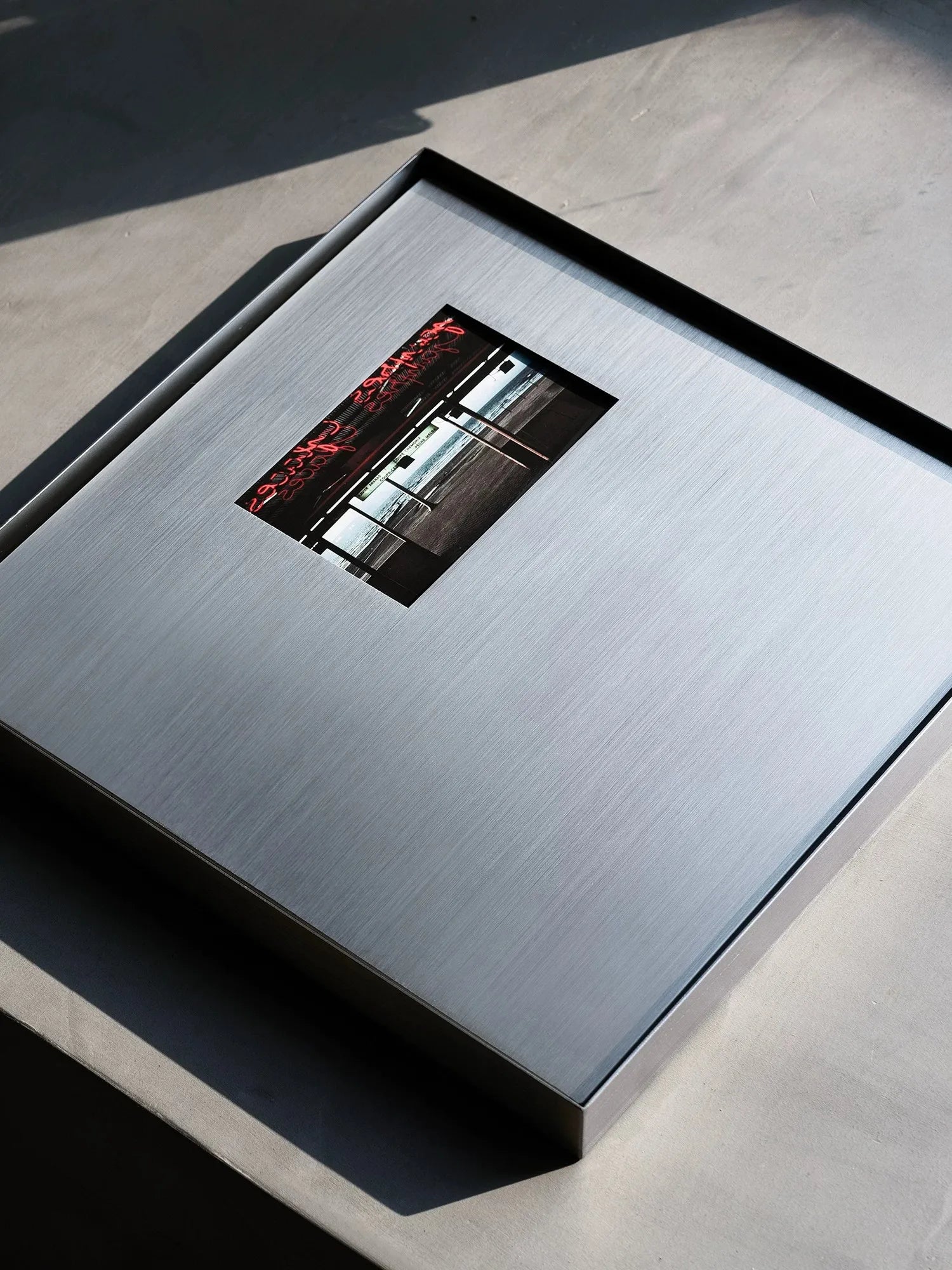 Cornice da Parete in Acciaio Inox Satinato – Trasforma i Tuoi Ricordi in un'Opera di Design
