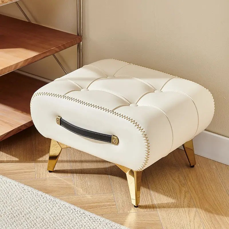 Sgabello Compatto Europeo - Eleganza e Funzionalità per Ogni Ambiente