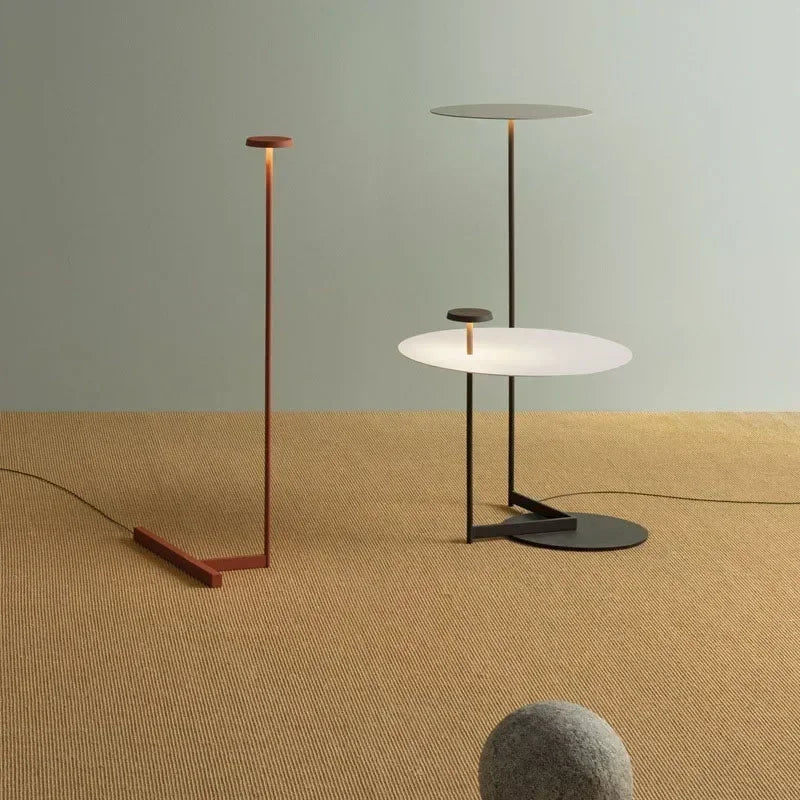Stile Nordico con Lampada da Terra di Design Spagnolo