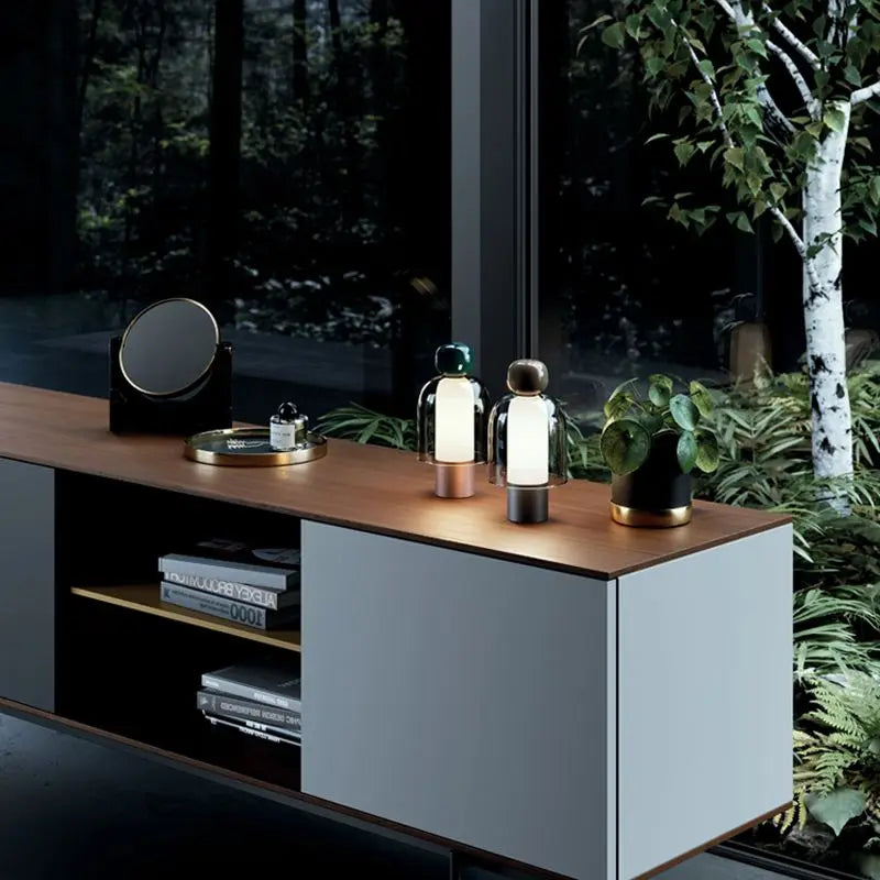 Lampada da Tavolo Ricaricabile a LED: Design Italiano e Funzionalità Portatile