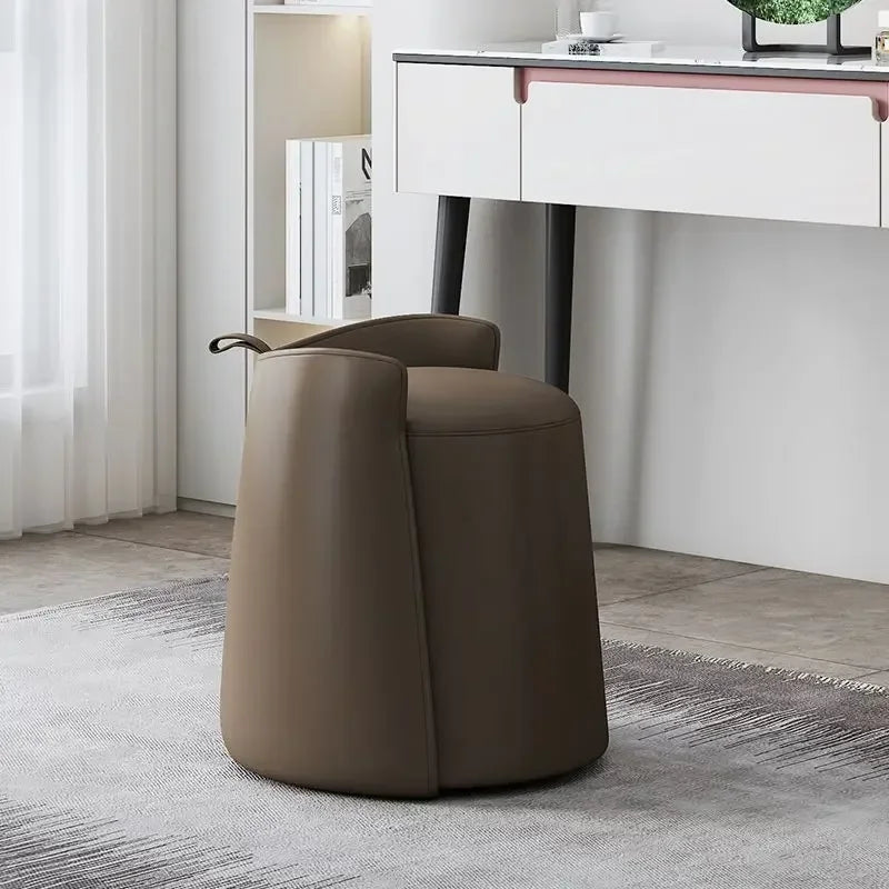 Sgabello Moderno e Lusso: Design Minimalista per la Tua Casa