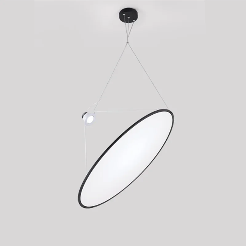 Eleganza Contemporanea con una Lampada a Sospensione di Design