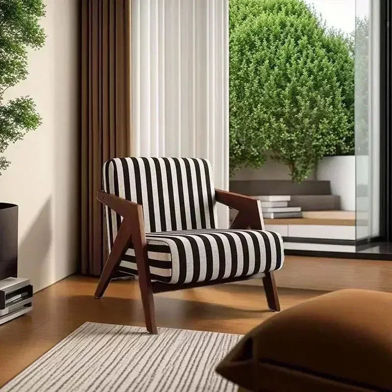 Poltrona Medievale di Design - Eleganza e Comfort per Ogni Ambiente