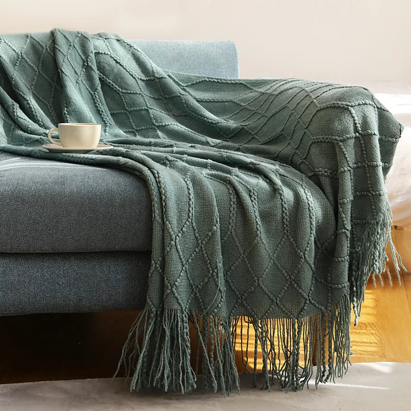 Coperta Lavorata a Maglia: Eleganza Nordica e Comfort per la Tua Casa