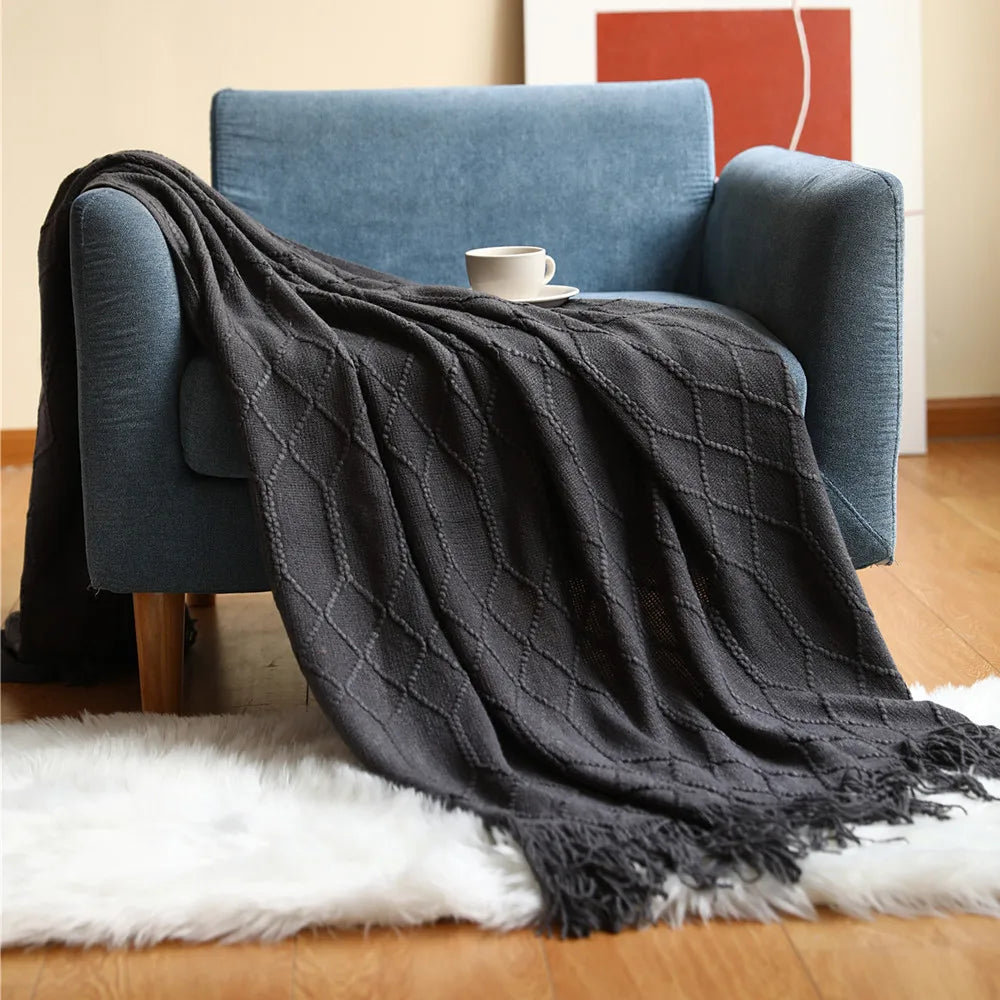Coperta Lavorata a Maglia: Eleganza Nordica e Comfort per la Tua Casa