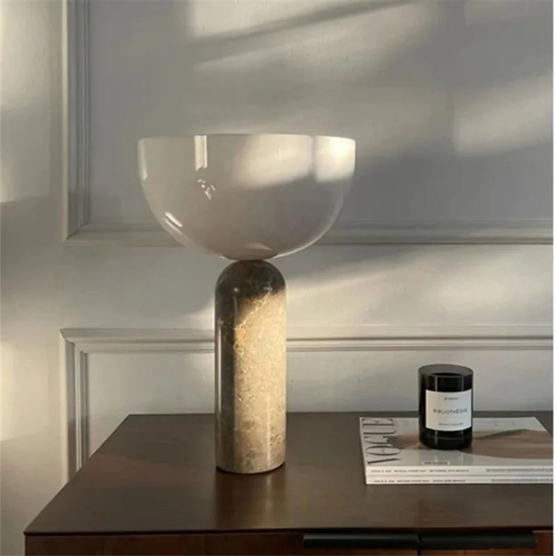 Lampada da Tavolo in Marmo con Touch LED: Design Minimalista e Funzionalità