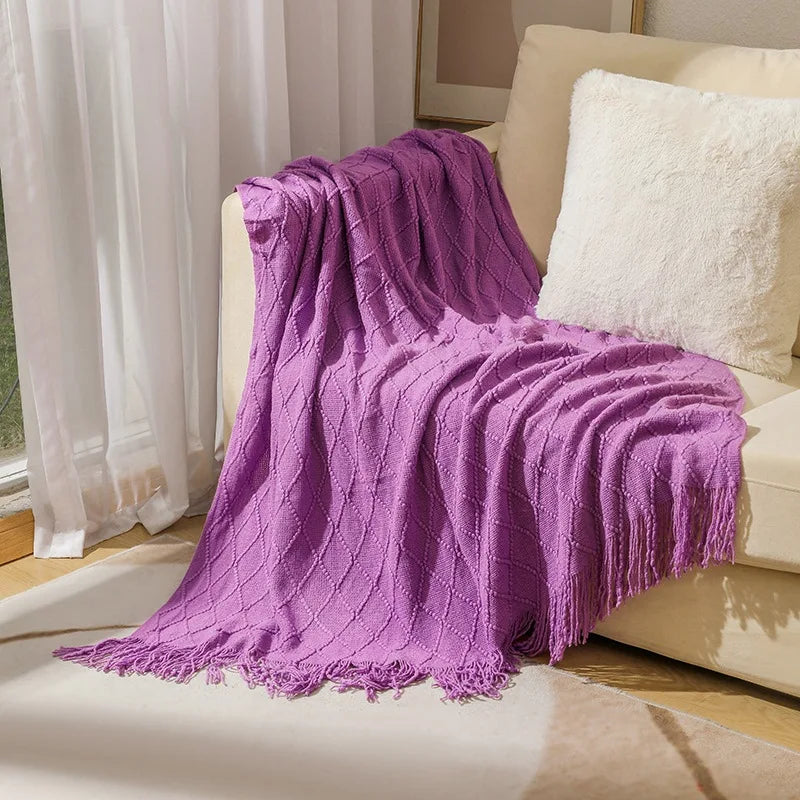Coperta Lavorata a Maglia: Eleganza Nordica e Comfort per la Tua Casa