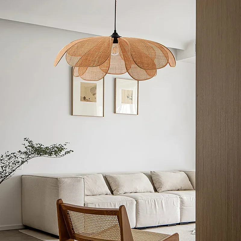 Lampada a Sospensione in Rattano Stile Giapponese – Atmosfera Zen e Design Unico
