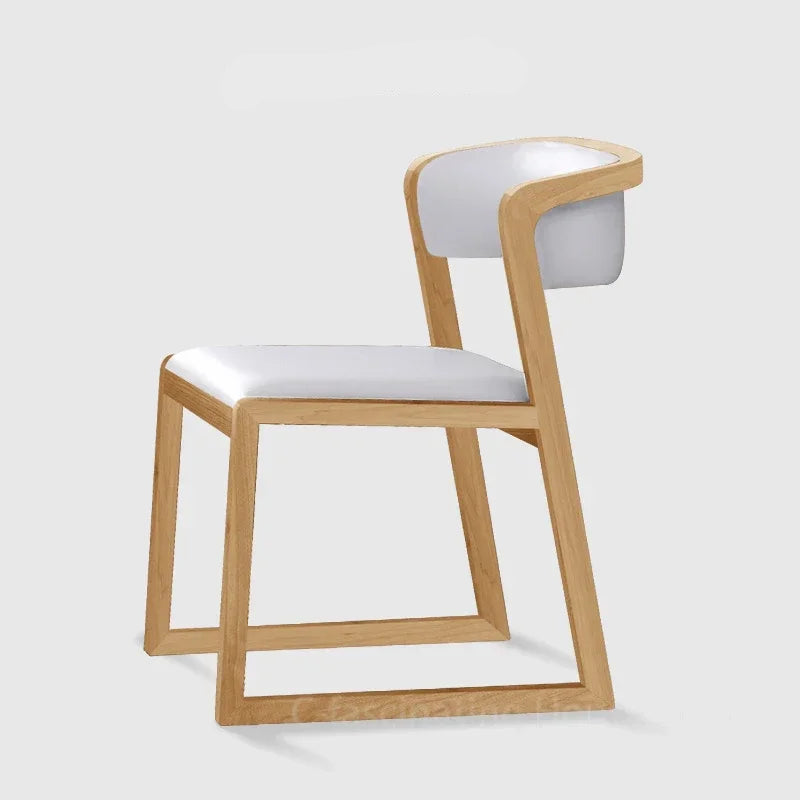 Eleganza Naturale con Poltrona in Legno Massello