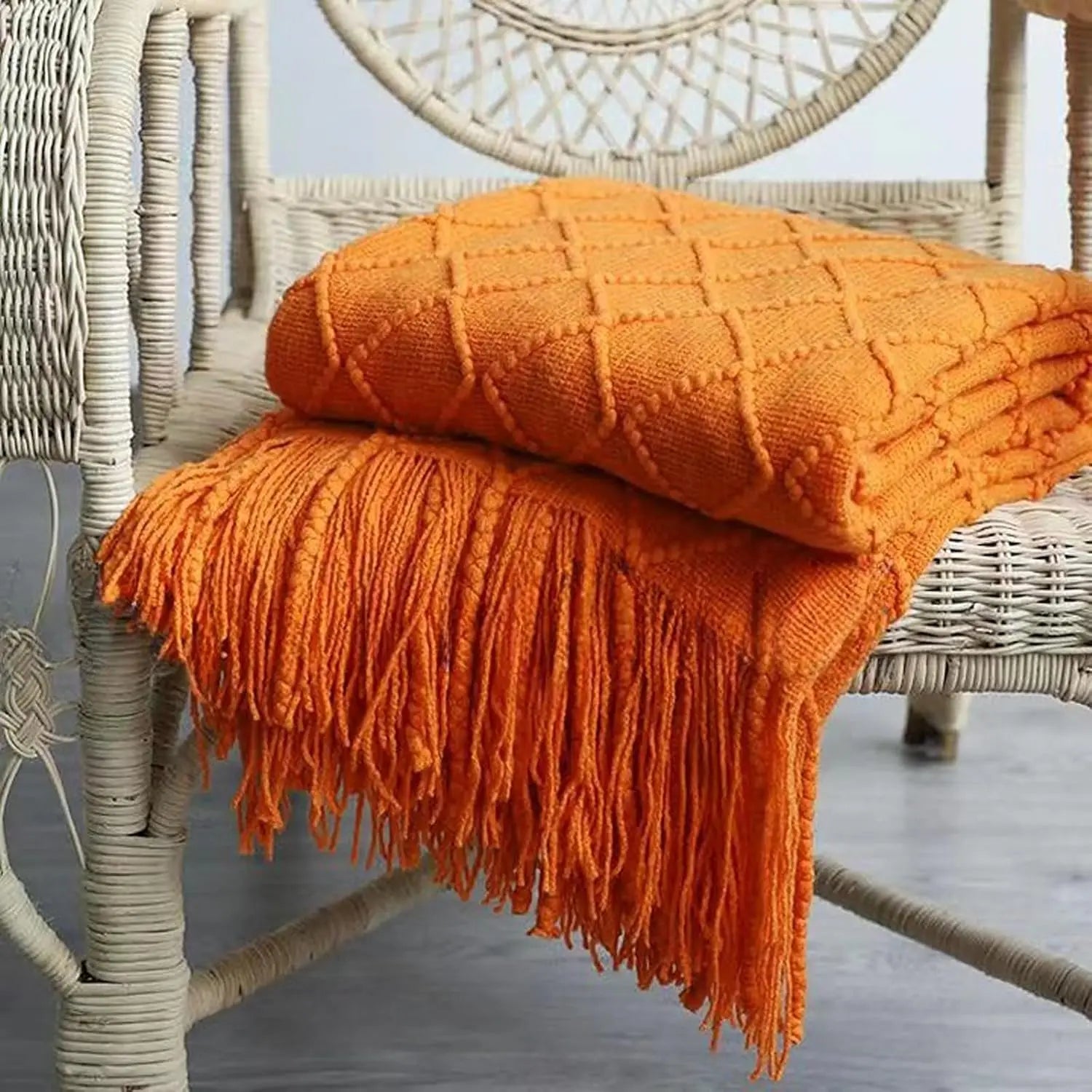 Coperta Lavorata a Maglia: Eleganza Nordica e Comfort per la Tua Casa