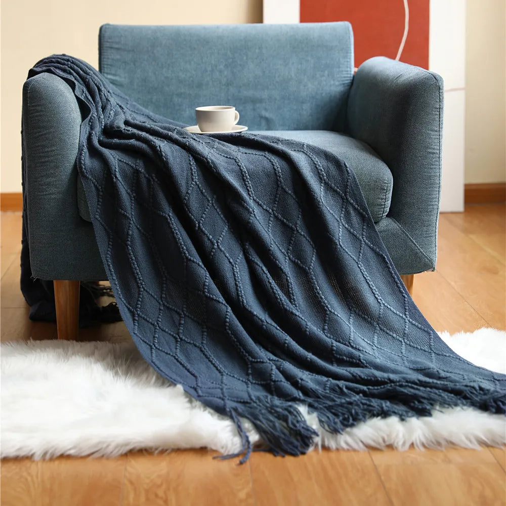 Coperta Lavorata a Maglia: Eleganza Nordica e Comfort per la Tua Casa