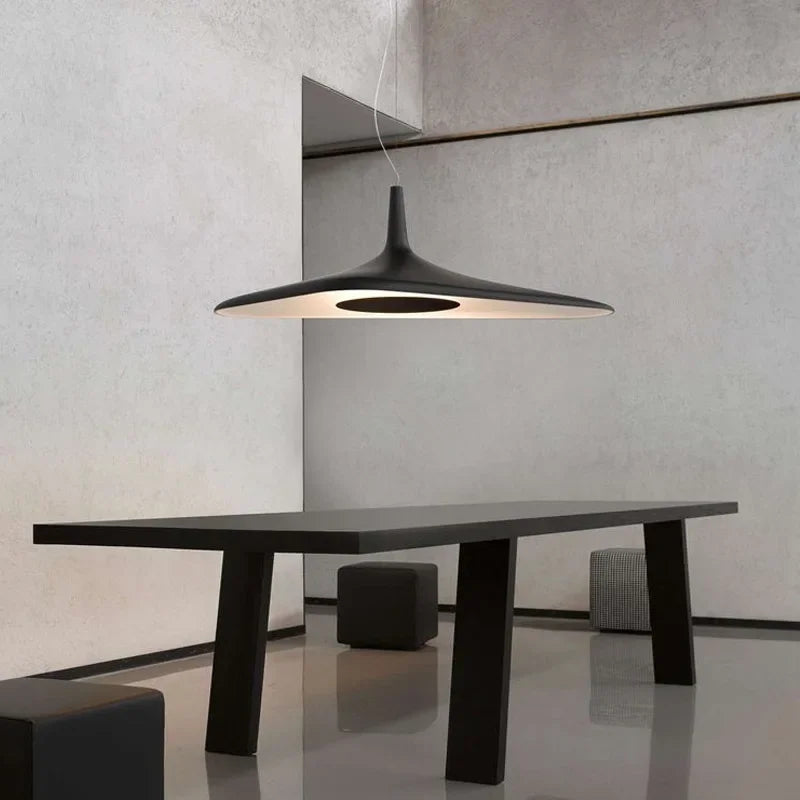Lampada a Sospensione in Resina Wabi-Sabi – Design Nordico e Luce Variabile