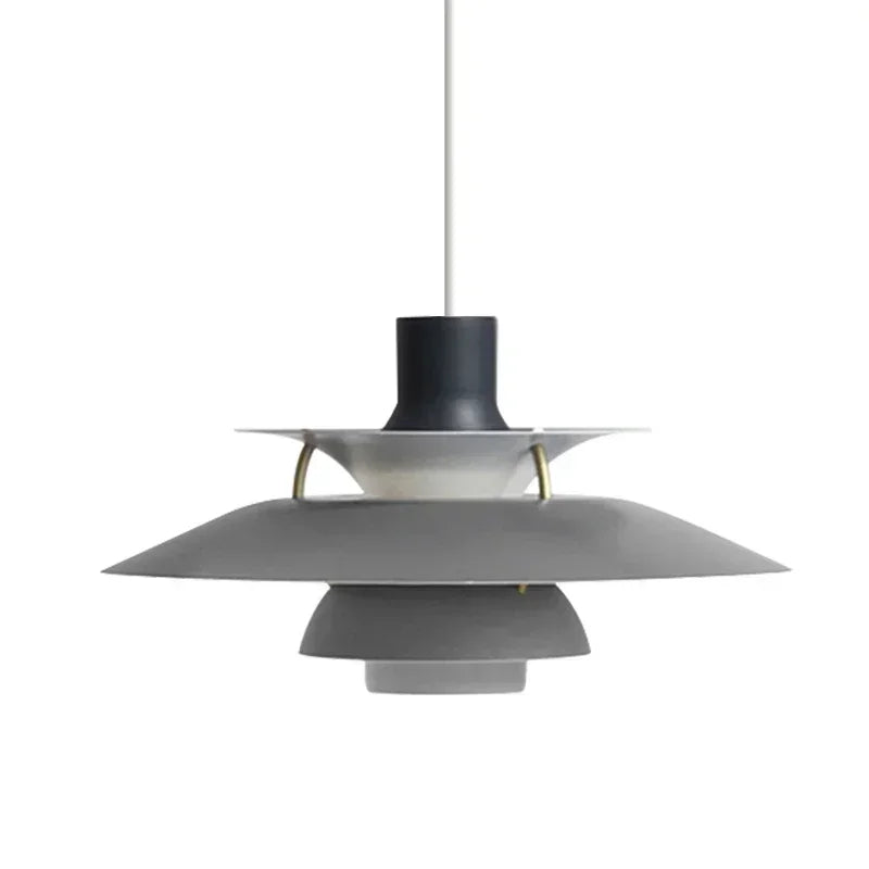 Eleganza Colorata con Lampade a Sospensione di Design Danese