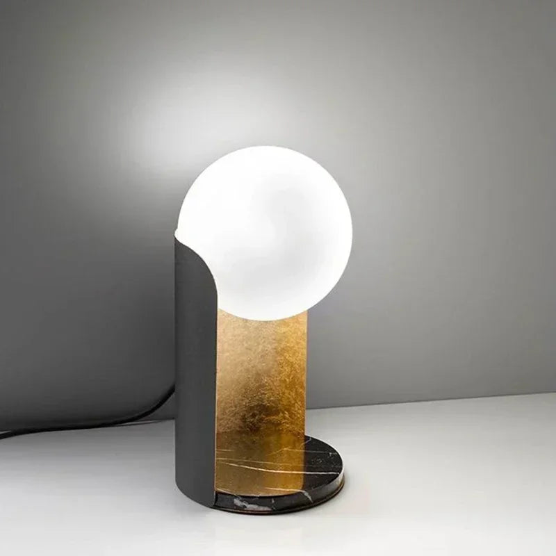 Lampada da Terra LED Nordica – Il Design che Illumina con Eleganza e Personalità