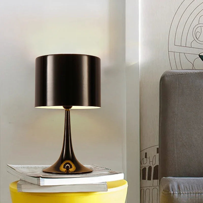 Lampada da Tavolo Moderna Nordica - Design Elegante per Ogni Ambiente