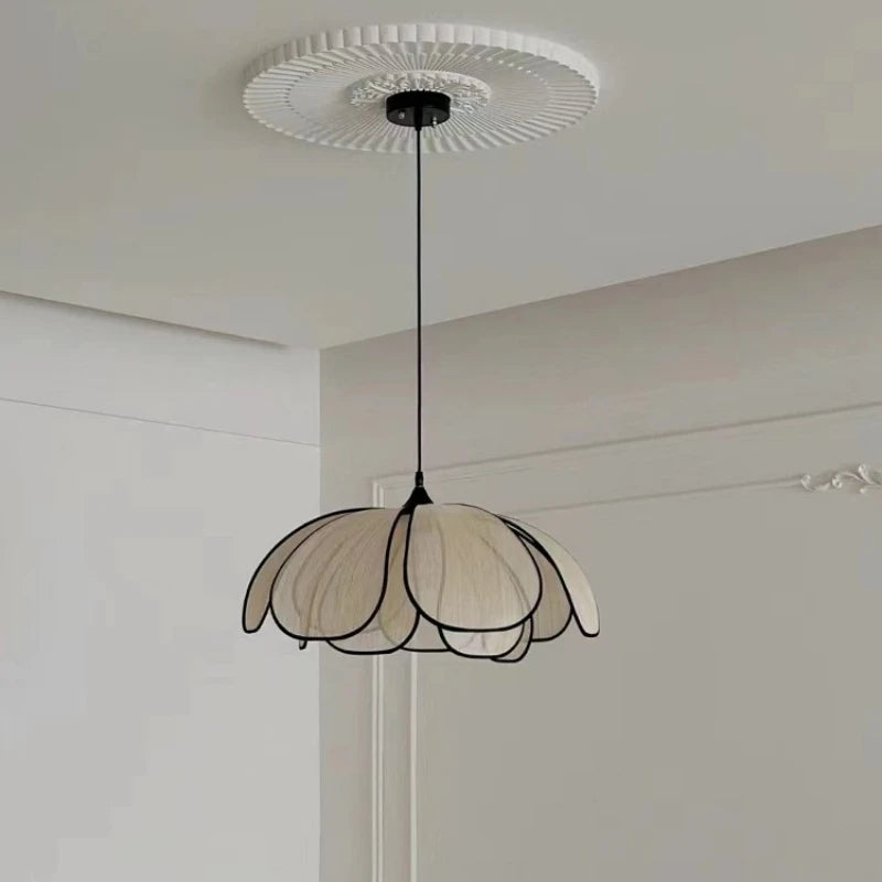 Eleganza e Stile: Lampade a Sospensione in Tessuto Giapponese per Ogni Ambiente